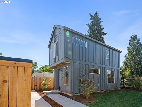 4378 Ne Going St, Portland, OR, 97218-1624 | Card Image