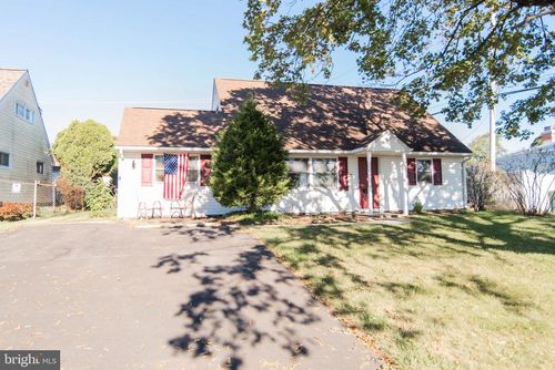 41 Valentine Ln, LEVITTOWN, PA, 19054-1201 | Card Image