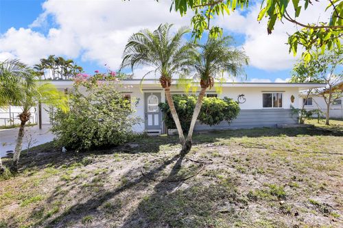 525 Skylark Ln Nw, PORT CHARLOTTE, FL, 33952-6529 | Card Image