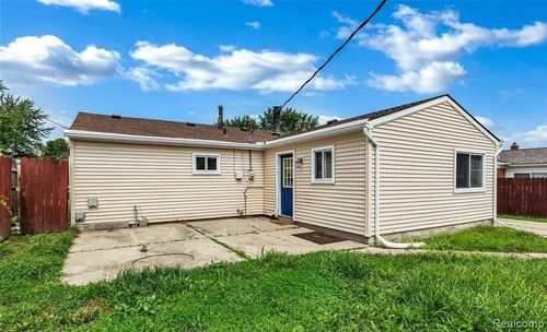 2202 Isabell Ave, Troy, MI, 48083-2308 | Card Image