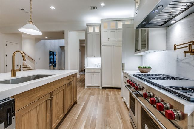 Kitchen with Wolf Range & SubZero | Image 16