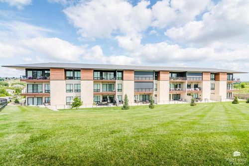 apt-109-3010 Fieldhouse Cir, Manhattan, KS, 66503-3408 | Card Image