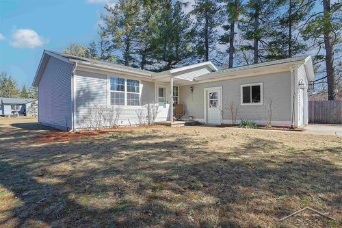 308 W Fourth Street, Gladwin, MI, 48624 | Card Image