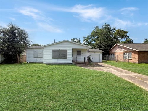 613 22nd Ave N, Texas City, TX, 77590-5623 | Card Image