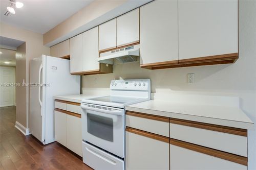 3h-1420 Sheridan St, Hollywood, FL, 33020-2217 | Card Image