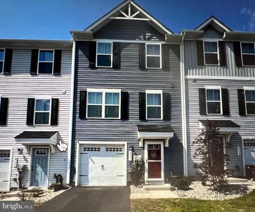 2137 Cross Country Rd, NORTHAMPTON, PA, 18067-8724 | Card Image