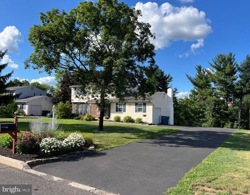 725 Scenic Dr, HARLEYSVILLE, PA, 19438-1658 | Card Image