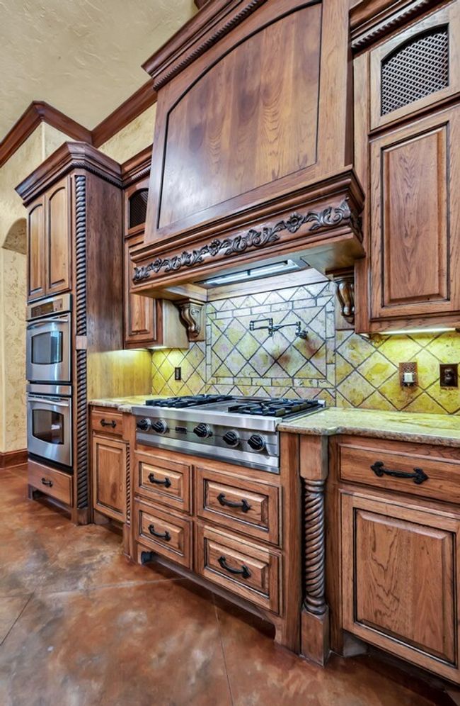 565 Lost Hunters Cyn, House other with 5 bedrooms, 5 bathrooms and 3 parking in China Spring TX | Image 21