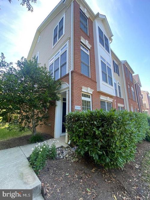 25039 Justice Dr, CHANTILLY, VA, 20152-6008 | Card Image