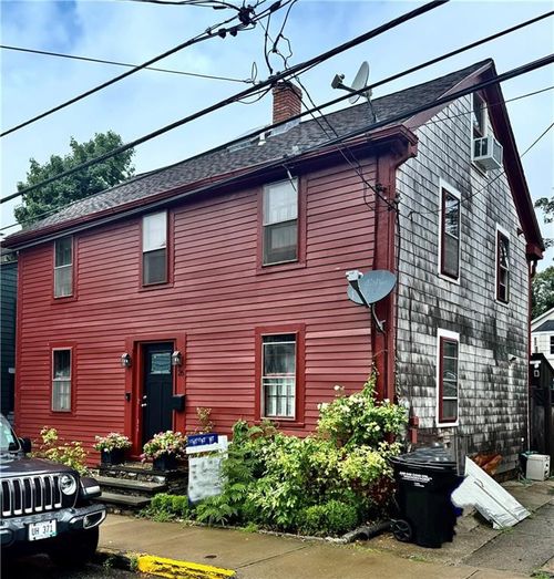 26 S Baptist St, Newport, RI, 02840-3428 | Card Image