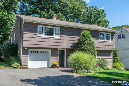52 Channing Dr, Ringwood, NJ, 07456-2537 | Card Image