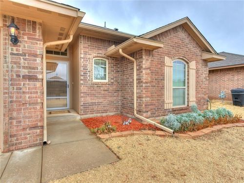 517 Apple Tree Lane, Moore, OK, 73160 | Card Image