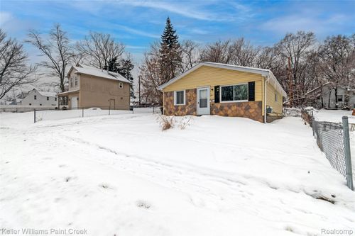 811 Melrose St, Pontiac, MI, 48340-3124 | Card Image