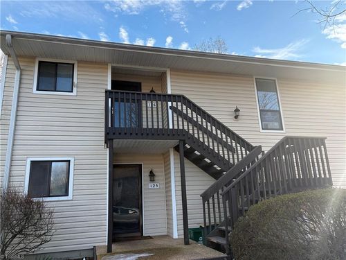 126 Turnwood Ln, Winston-Salem, NC, 27104-3435 | Card Image