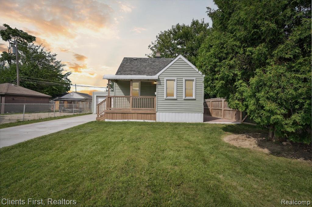 Oconnor Ave, Lincoln Park, MI 48146