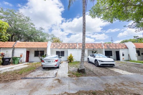 783 Ne 127th St, North Miami, FL, 33161-4826 | Card Image