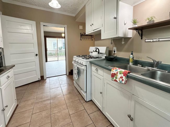 Kitchen main floor | Image 21
