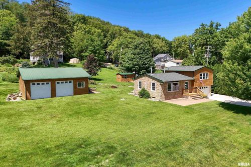 1128 N Cody Rd, Le Claire, IA, 52753-9690 | Card Image