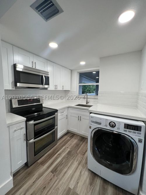 204-310 Fontainebleau Blvd, Miami, FL, 33172-5706 | Card Image
