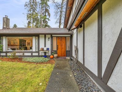 2576 Byron Rd, House other with 3 bedrooms, 2 bathrooms and 6 parking in North Vancouver BC | Image 2