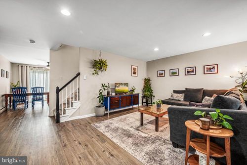 583 Manatawny St, POTTSTOWN, PA, 19464-5180 | Card Image