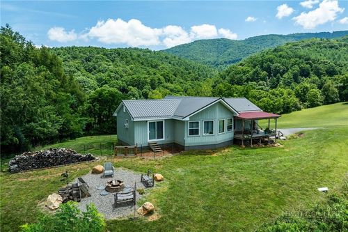 1131 Dug Hill Rd, Mountain City, TN, 37683-5564 | Card Image