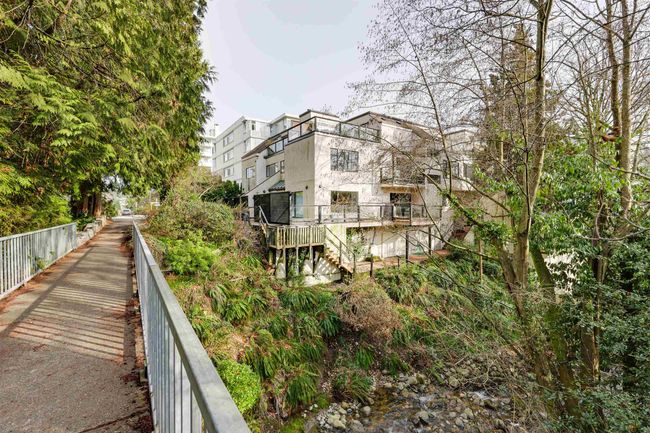 1 - 1786 Esquimalt Avenue, Townhouse with 2 bedrooms, 1 bathrooms and 1 parking in West Vancouver BC | Image 23