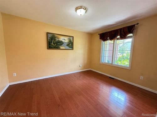 37160 Vista Dr, Westland, MI, 48185-3751 | Card Image
