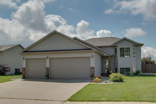 1087 Parkway Ln, West Fargo, ND, 58078-8119 | Card Image