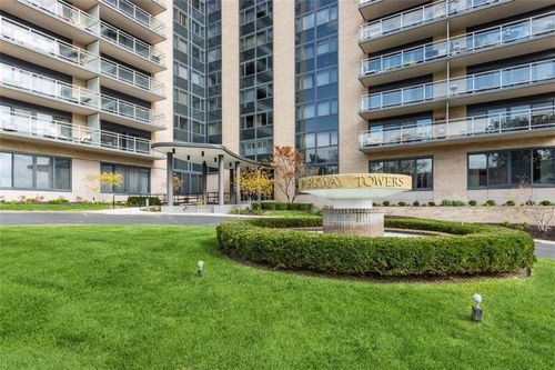 apt-310-4545 Wornall Rd, Kansas City, MO, 64111-3209 | Card Image