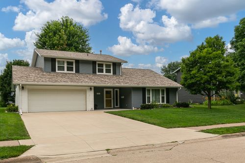 3330 Kenwood Ave, Davenport, IA, 52807-2438 | Card Image