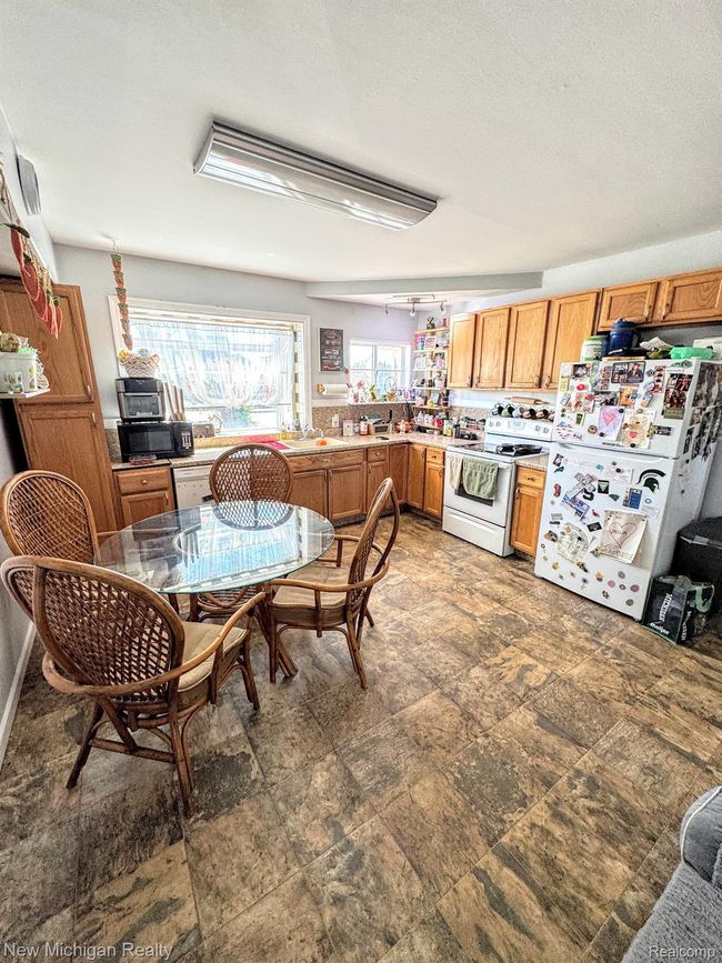 3302 Newton Rd, House other with 3 bedrooms, 2 bathrooms and null parking in Commerce Township MI | Image 21