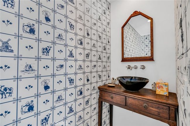 Convenient 1/2 Bath off the kitchen | Image 13