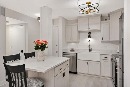 705-26 10th St W, Saint Paul, MN, 55102-1038 | Card Image