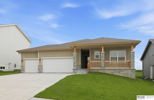 18410 Palisades Dr, Omaha, NE, 68136-4277 | Card Image