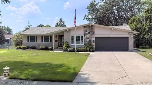 36927 Munger Dr, Livonia, MI, 48154-1635 | Card Image
