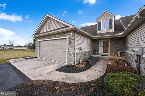 10 Gantz Mdws, MOUNT JOY, PA, 17552-1137 | Card Image