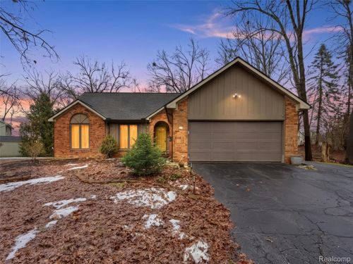 4495 Maybee Rd, Lake Orion, MI, 48359-1429 | Card Image