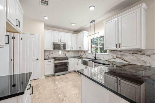 13102 Hunters Chase Dr, Austin, TX, 78729-6414 | Card Image