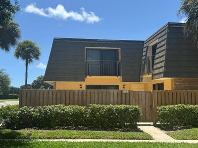 1101 11th Way, Townhouse with 2 bedrooms, 2 bathrooms and null parking in West Palm Beach FL | Image 2