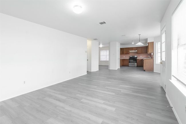 Large den with views of backyard | Image 12