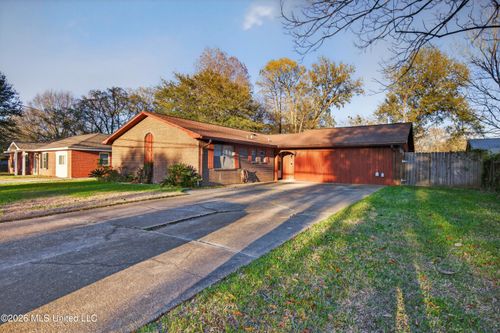 109 Stennis Ave, Ocean Springs, MS, 39564-5115 | Card Image