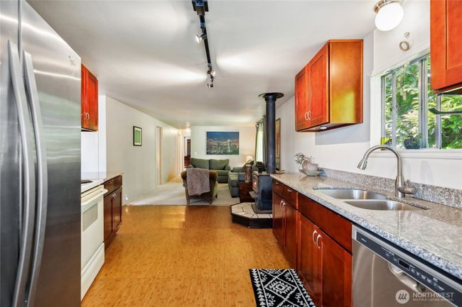 70 E Rustle Way, House other with 3 bedrooms, 2 bathrooms and 2 parking in Grapeview WA | Image 14