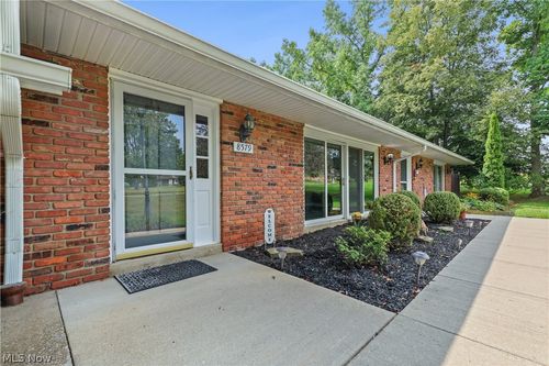 8579 Tanglewood Trail, Chagrin Falls, OH, 44023 | Card Image