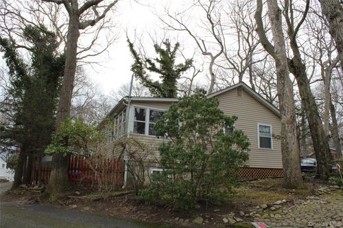 9 Eastway Path, Calverton, NY, 11933-1297 | Card Image