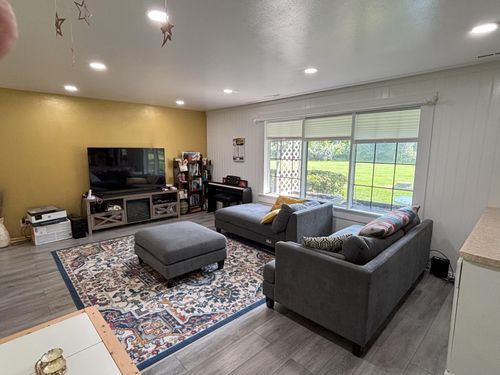 20245 Independence Dr, Brookfield, WI, 53045-5387 | Card Image