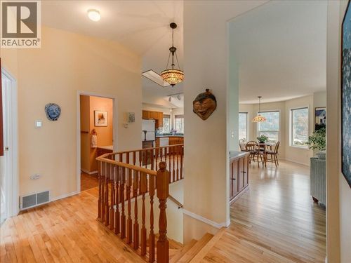 702 Munro St, Nelson, BC, V1L3G2 | Card Image