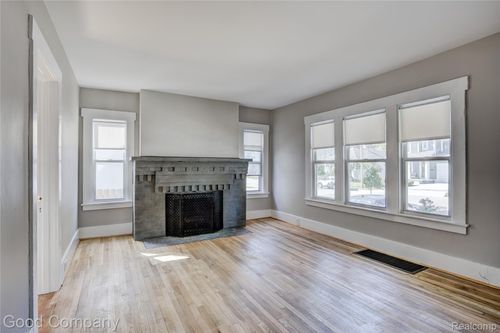 2-220 N Maple Ave, Royal Oak, MI, 48067-2255 | Card Image