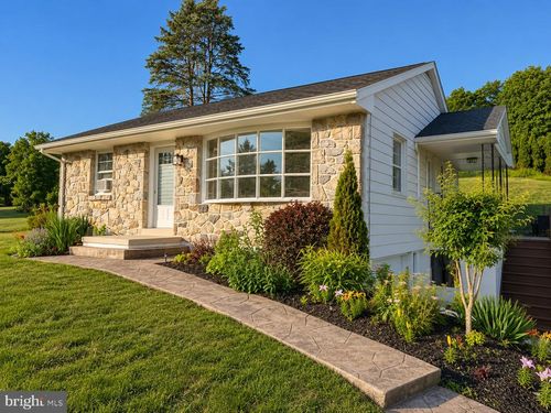 144 Terrace Rd, BOYERTOWN, PA, 19512-7730 | Card Image