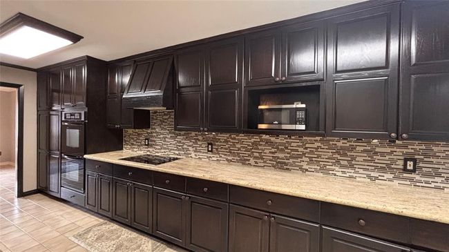 5720 Townhouse Ln, Townhouse with 3 bedrooms, 3 bathrooms and null parking in Beaumont TX | Image 12